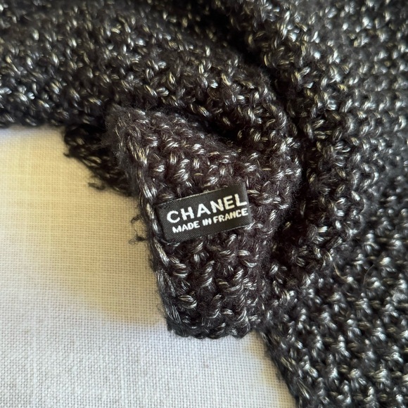 •Chanel Black Metallic Silver Cashmere Knit Logo Scarf 10”x80” Made In F… - Picture 5 of 12